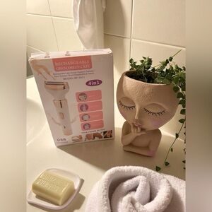 New 4 In 1 Women’s Electric Shaver Rechargeable Battery Rose Gold Wet & Dry Use